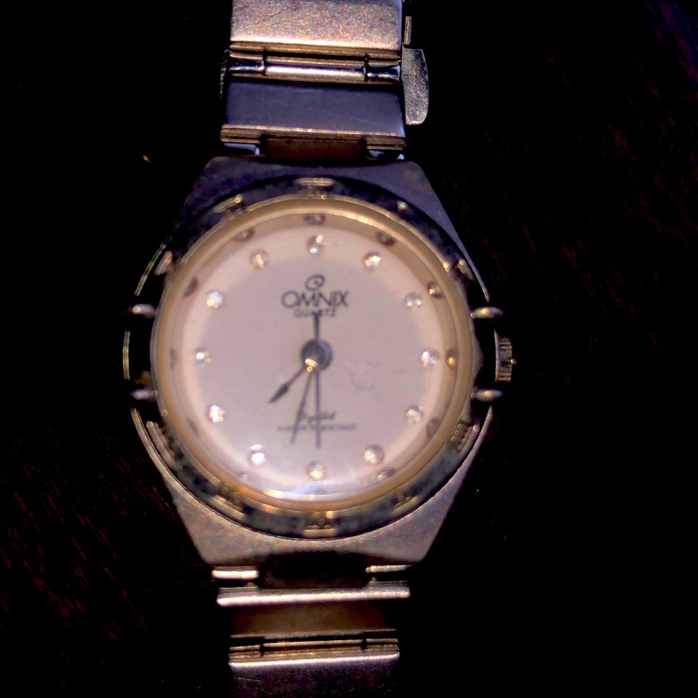 Crystal white dial ladies silvertone watch with flip lock